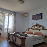 Πανσιόν Luka 2*